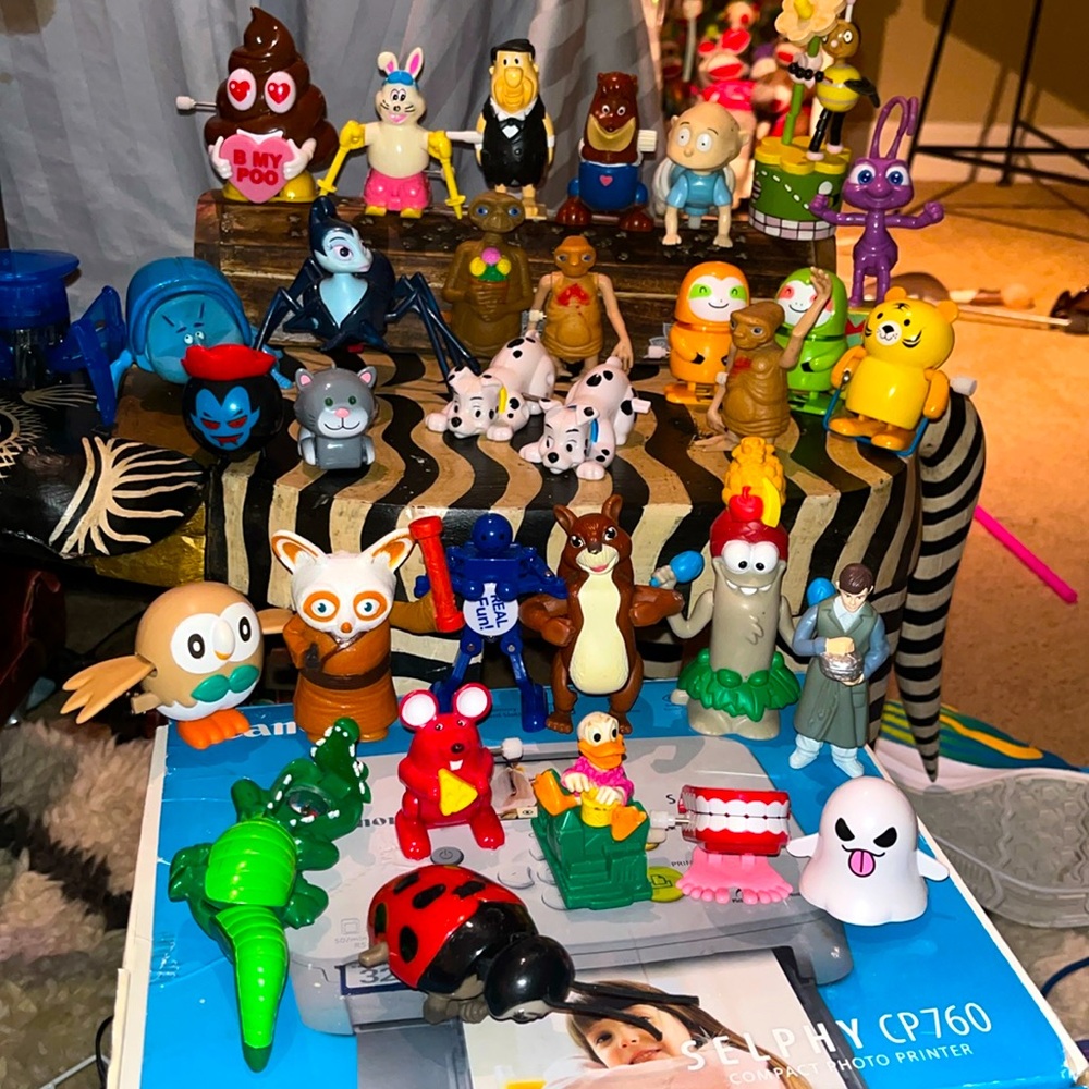 Vintage wind up toys. 32 total
